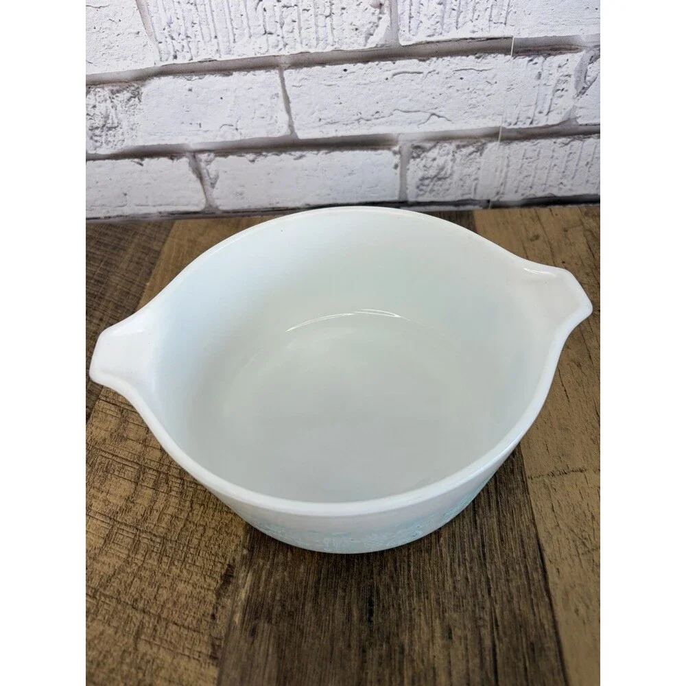 Pyrex Amish Butterprint Casserole with Lid 472 Vintage